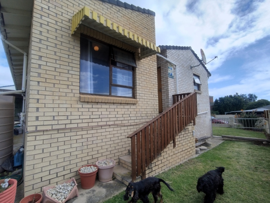 3 Bedroom Property for Sale in Wavecrest Eastern Cape